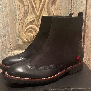 New w/Box Marc Joseph EVA Suede/Napa Leather Wingtip Chelsea Boot /Black, 10.5/
